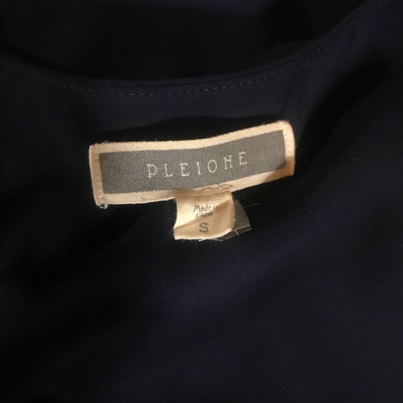 C7 Pleione S Navy Sheer Top “V” Neck 3/4 sleeves - Picture 6 of 7